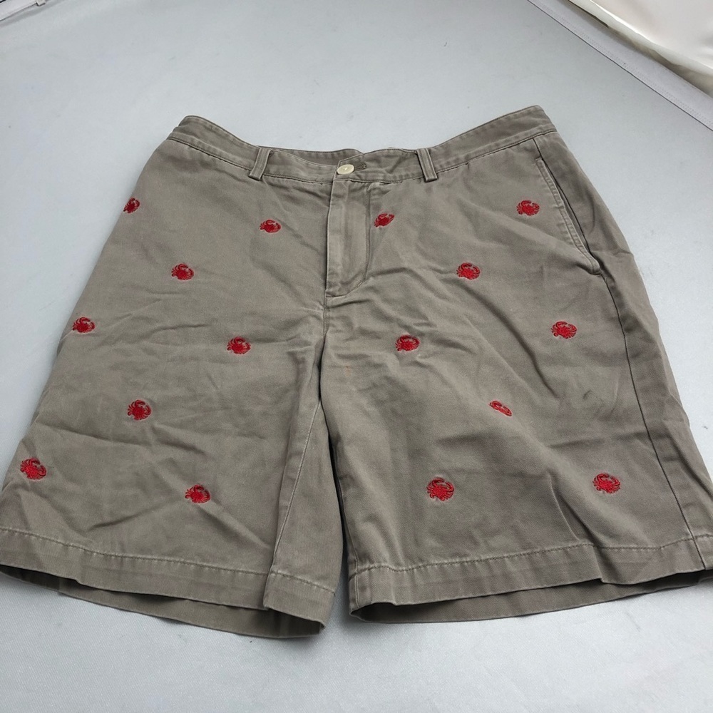 Vineyard Vines tan and embroidered red crab club short